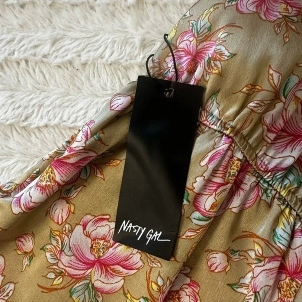 NWT Nasty Gal Nude Satin Floral Halter Jumpsuit Women Size 6 Wide Leg Pockets - Picture 4 of 16
